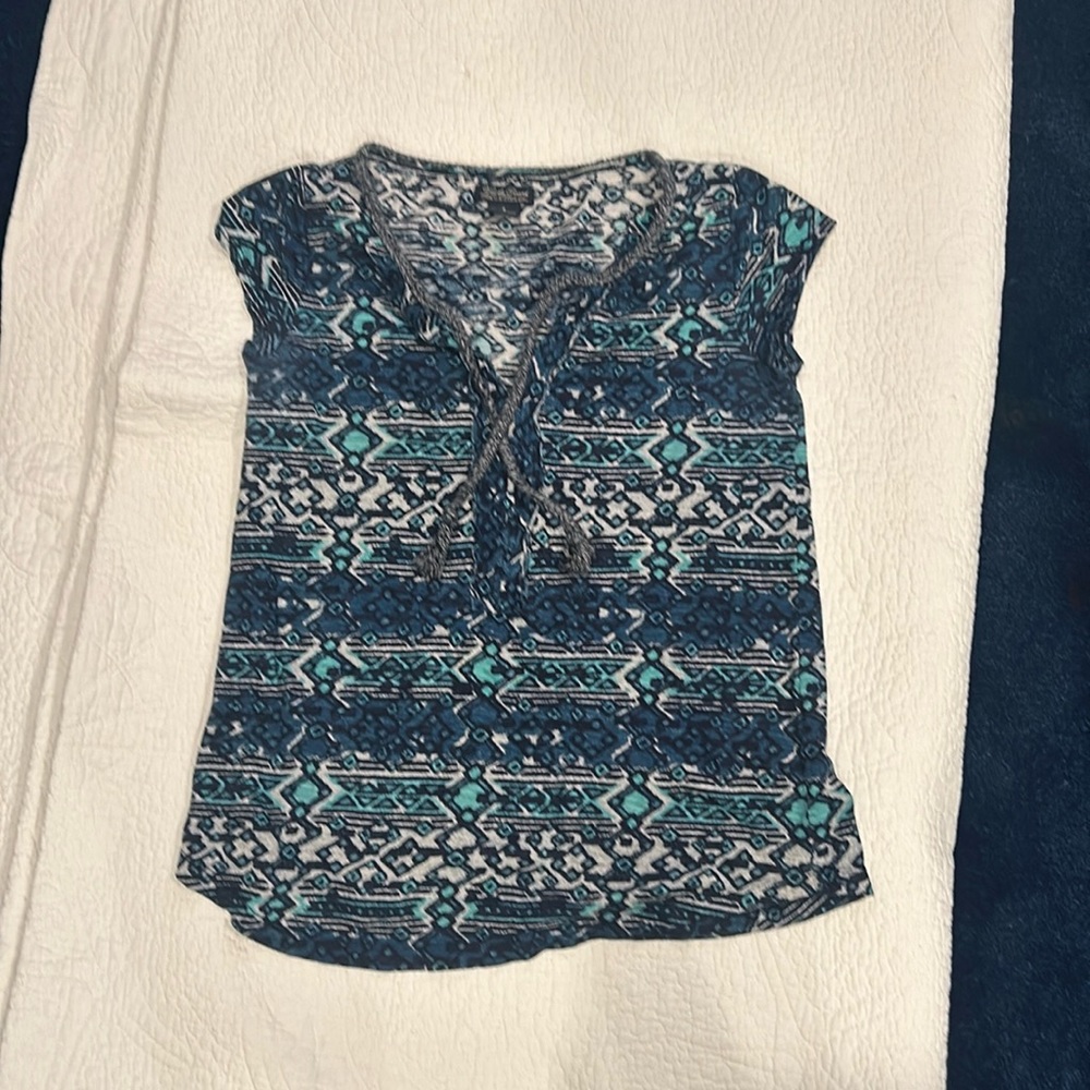 Women’s sleeveless top size small blue